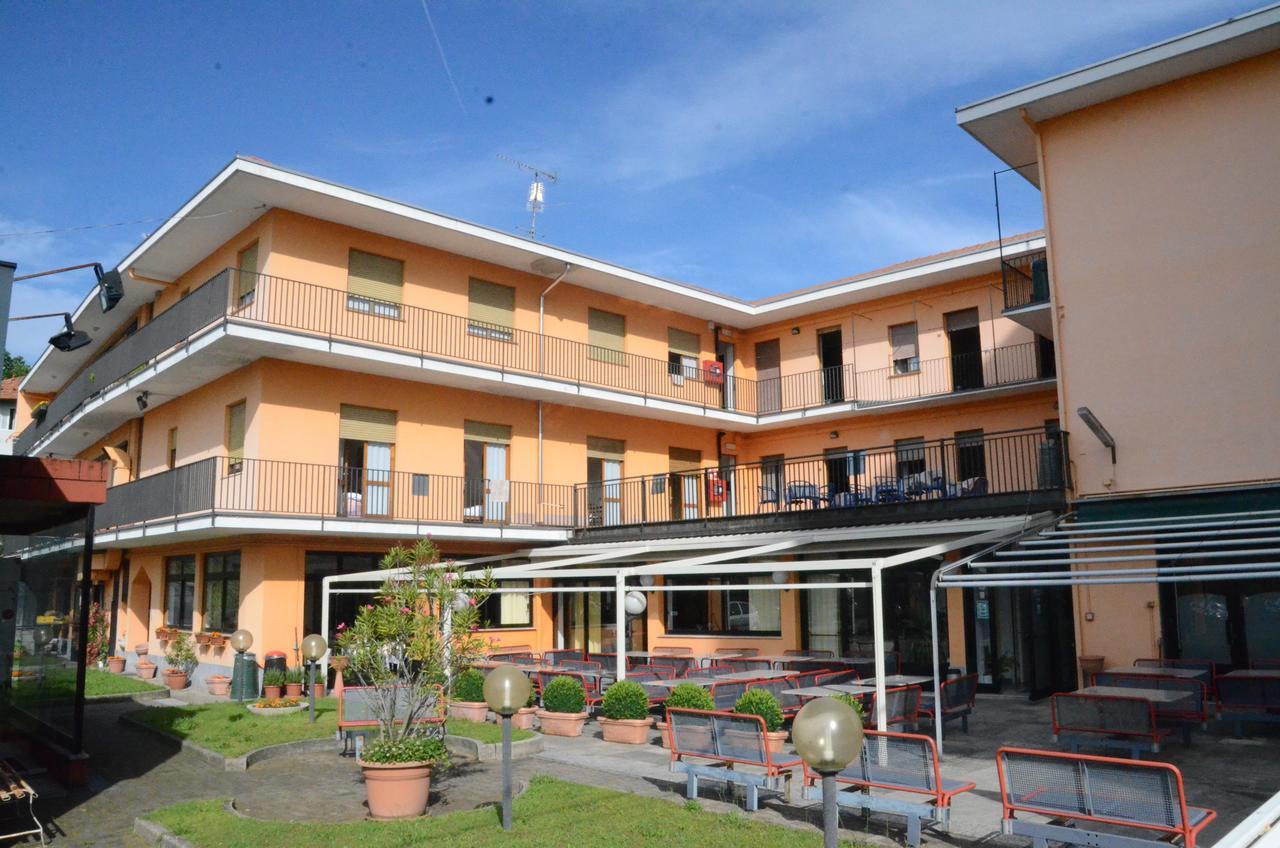 Albergo Roma Gattico Buitenkant foto